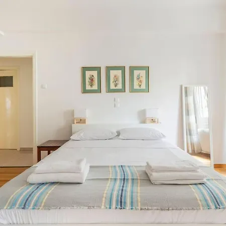 Apartment Truehome Athenian Friends And Family Comfort