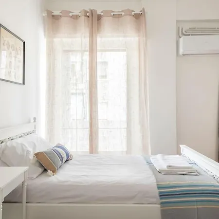 Apartment Truehome Athenian Friends And Family Comfort