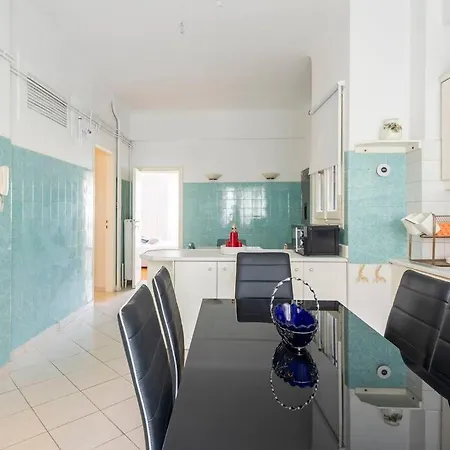 Apartment Truehome Athenian Friends And Family Comfort
