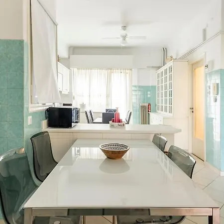 Truehome Athenian Friends And Family Comfort *