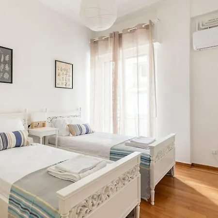 Truehome Athenian Friends And Family Comfort *